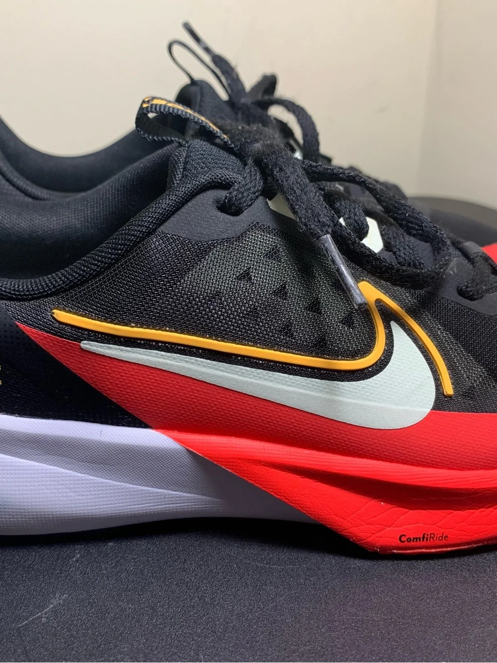 Boys Nike Sonic Fly Sneakers (Size 5Y US) Good Condition
